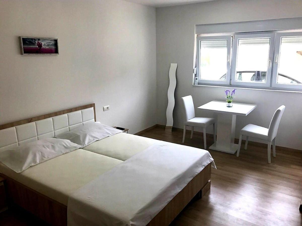 Apartmani Maki Оміш Екстер'єр фото